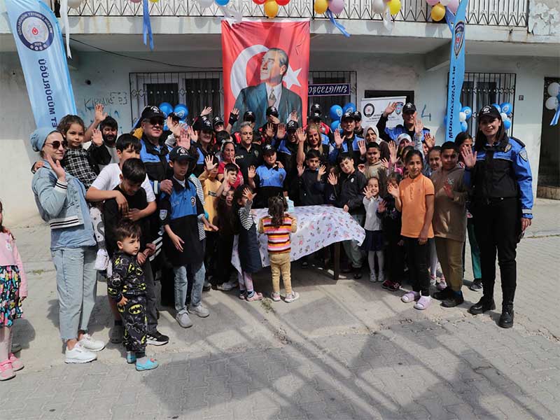 MERSİN POLİSİNDEN ANLAMLI SÜRPRİZ ZİYARET
