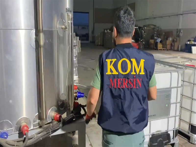 MERSİN’DE ALKOL İMALATHANESİNE BASKIN; TONLARCA ETİL ALKOL ELE GEÇİRİLDİ!
