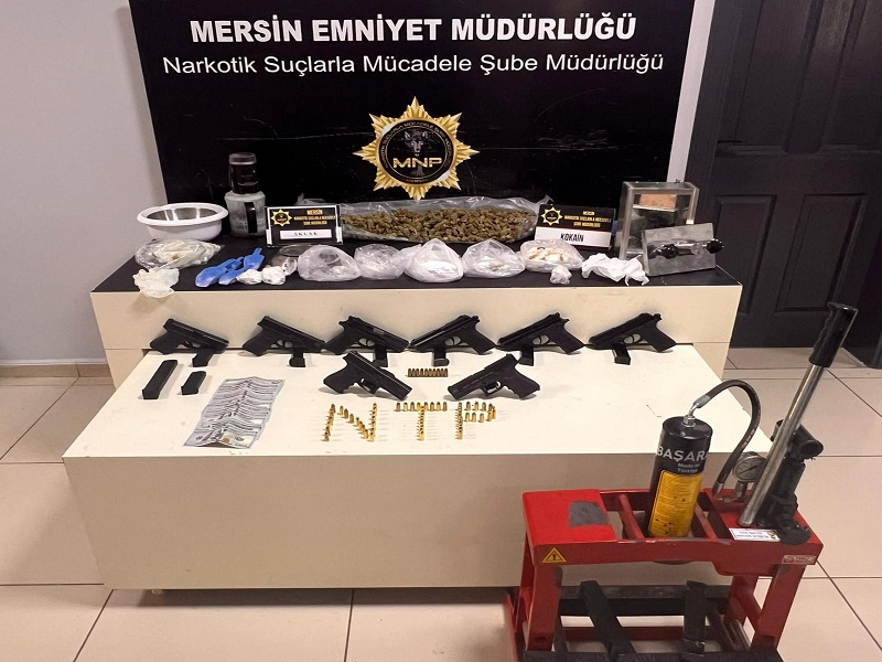 ÖZEL ZULA DÜZENEKLİ ARAÇTA VE İKAMETTE UYUŞTURUCU MADDE ELE GEÇİRİLDİ