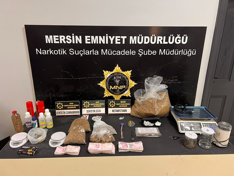 UYUŞTURUCUYU BALKONUNDAN ATAN ŞAHIS DRONLA TESPİT EDİLDİ, OPERASYONDA 9 UYUŞTURUCU TACİRİ GÖZALTINA ALINDI